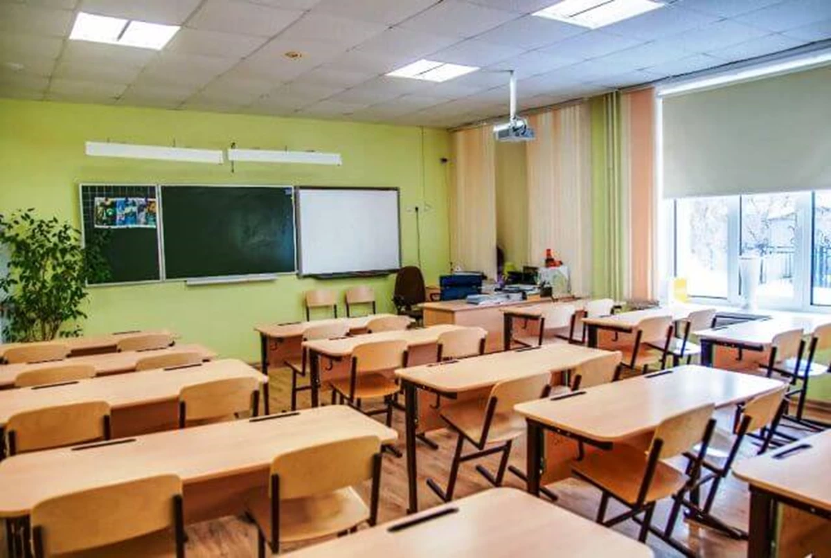 Dystantsijne Navchannya Shkola Klas Parta Doshka (1)