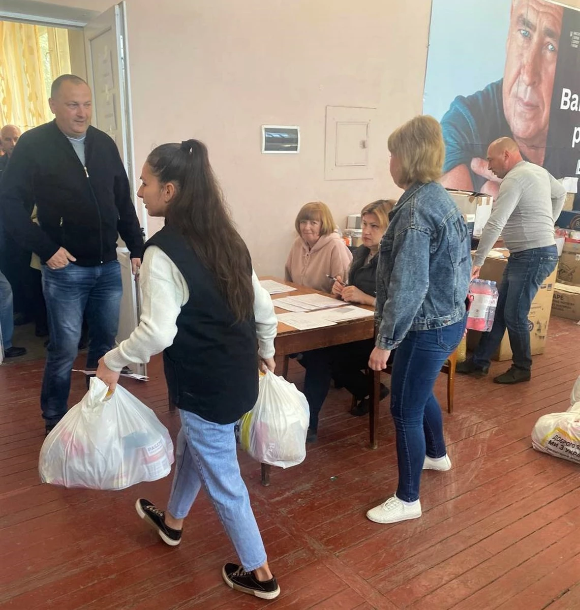 2 581